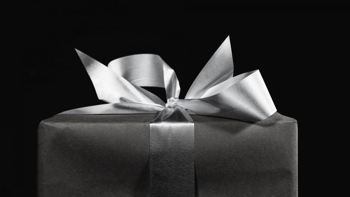 Black and white gift box 4460x4460