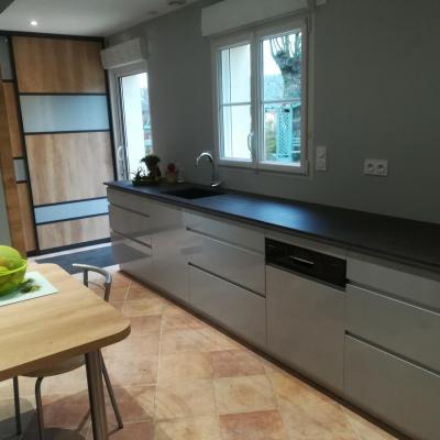 façade Max Gris / Canada Nat et plan Dekton Fossil