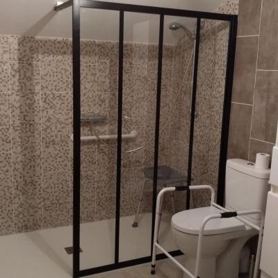 paroi de douche aspect verrière