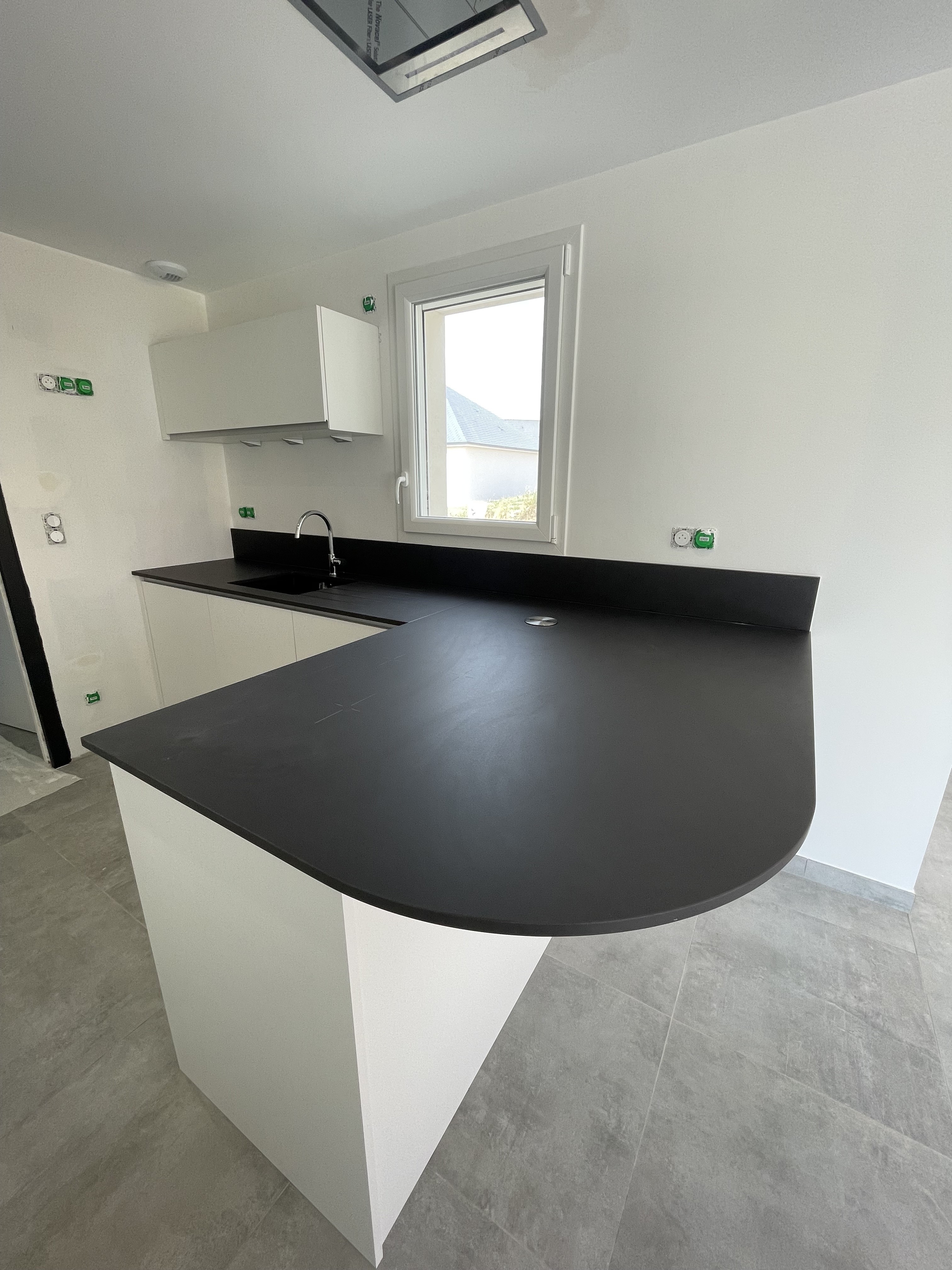 Cuisine moderne munie du COOKING SURFACE
