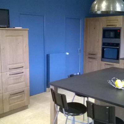 cuisine en chene massif finition anticato